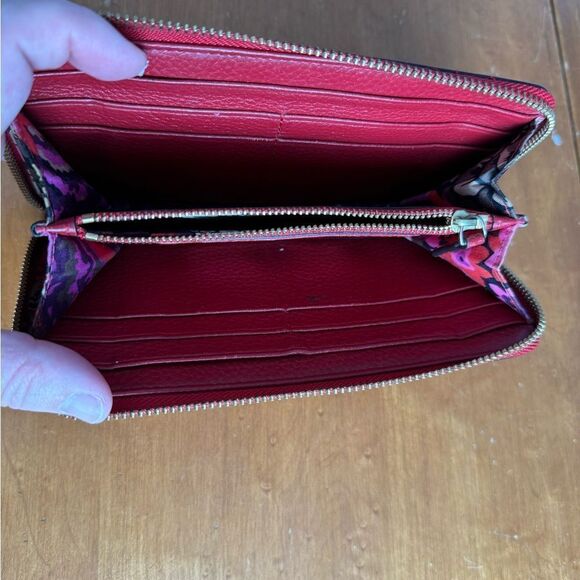 Vera Bradley Sycamore Georgia Red Quilted Wallet with Zip-Around Closure - Picture 8 of 10